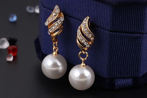 pearl earrings 19