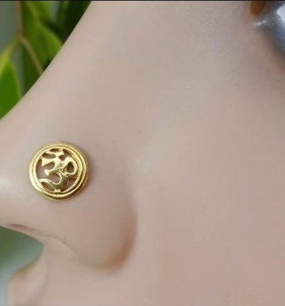 gold nose pins 18