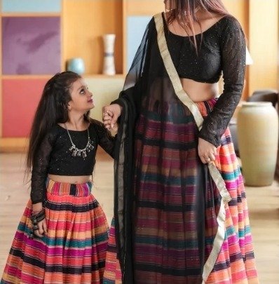 mother and daughter matching outfits 8