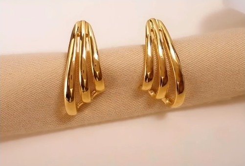 small gold earrings 14