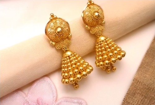 small gold earrings 21