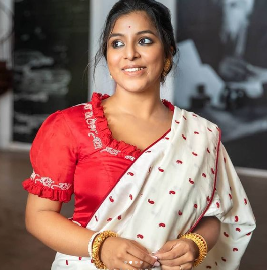trending saree blouse designs 15