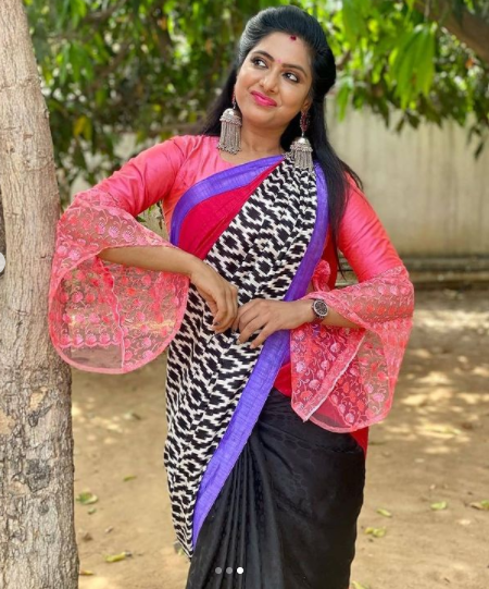 trending saree blouse designs 4