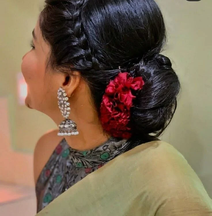 Elegant Indian bridal hairdo ideas for a classic wedding ceremony