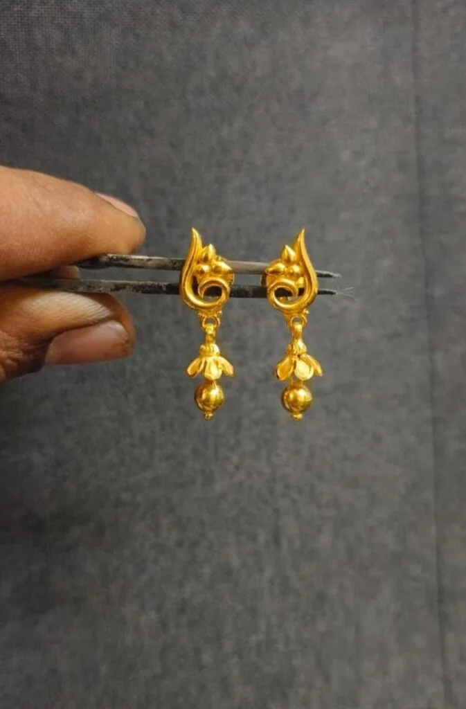 gold earrings
