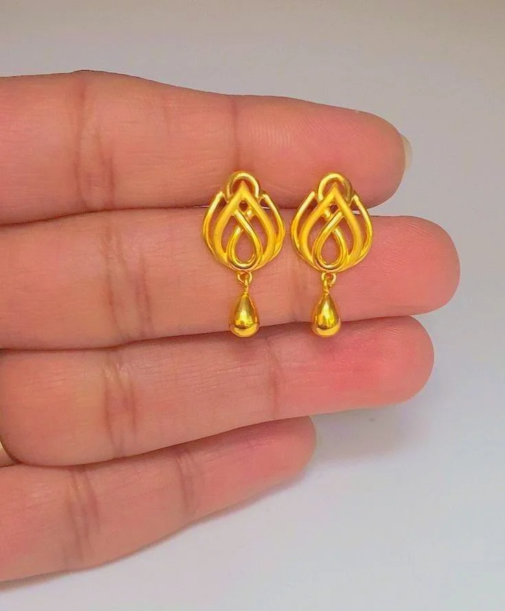 gold earrings