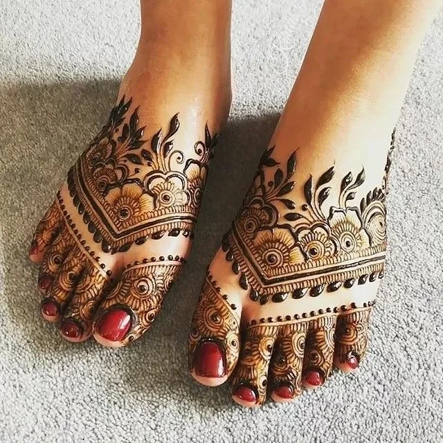 simple foot mehndi designs for elegant look