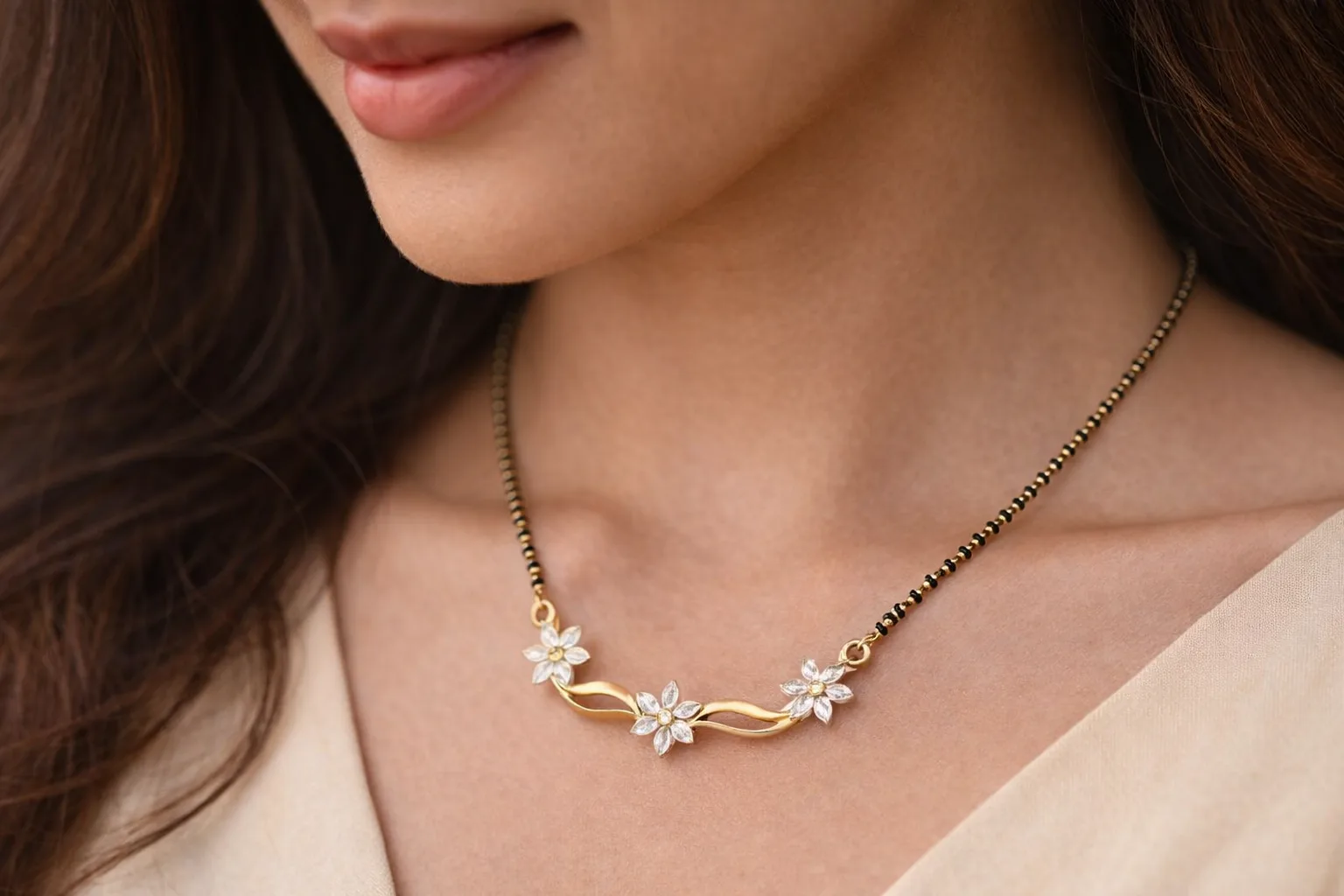 DISHIS 18K Yellow Gold and Diamond