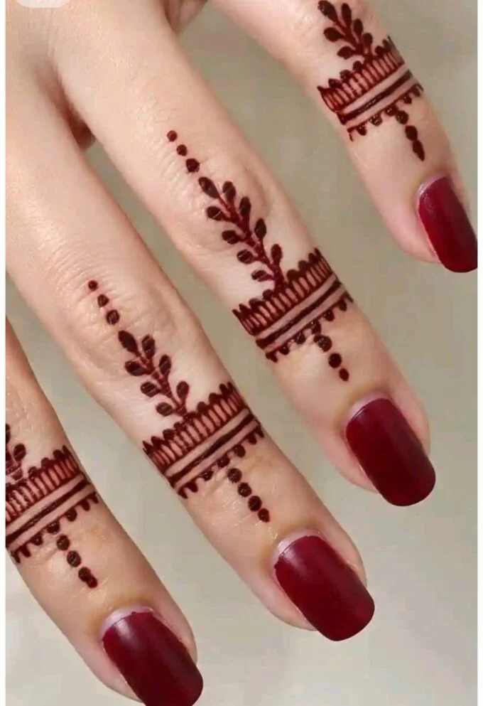 finger mehndi