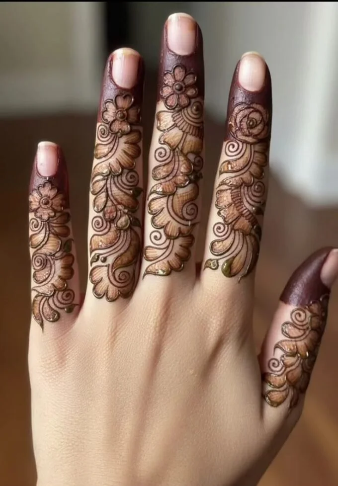 finger mehndi