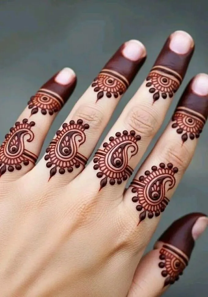 finger mehndi