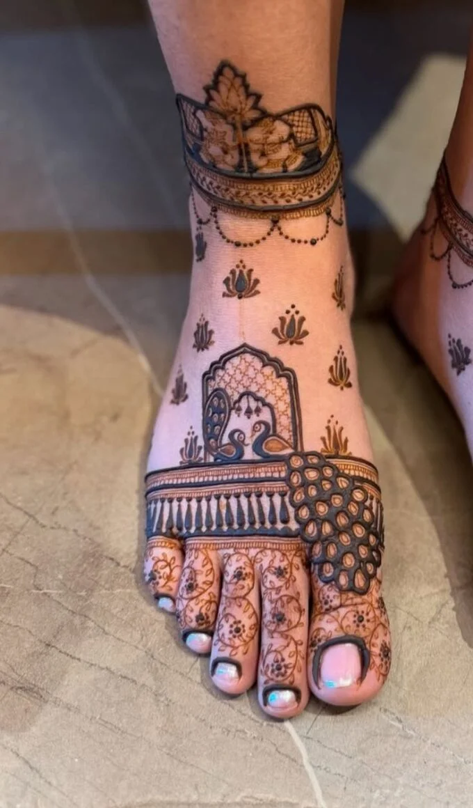 Top 8 Peacock Foot Mehndi Designs