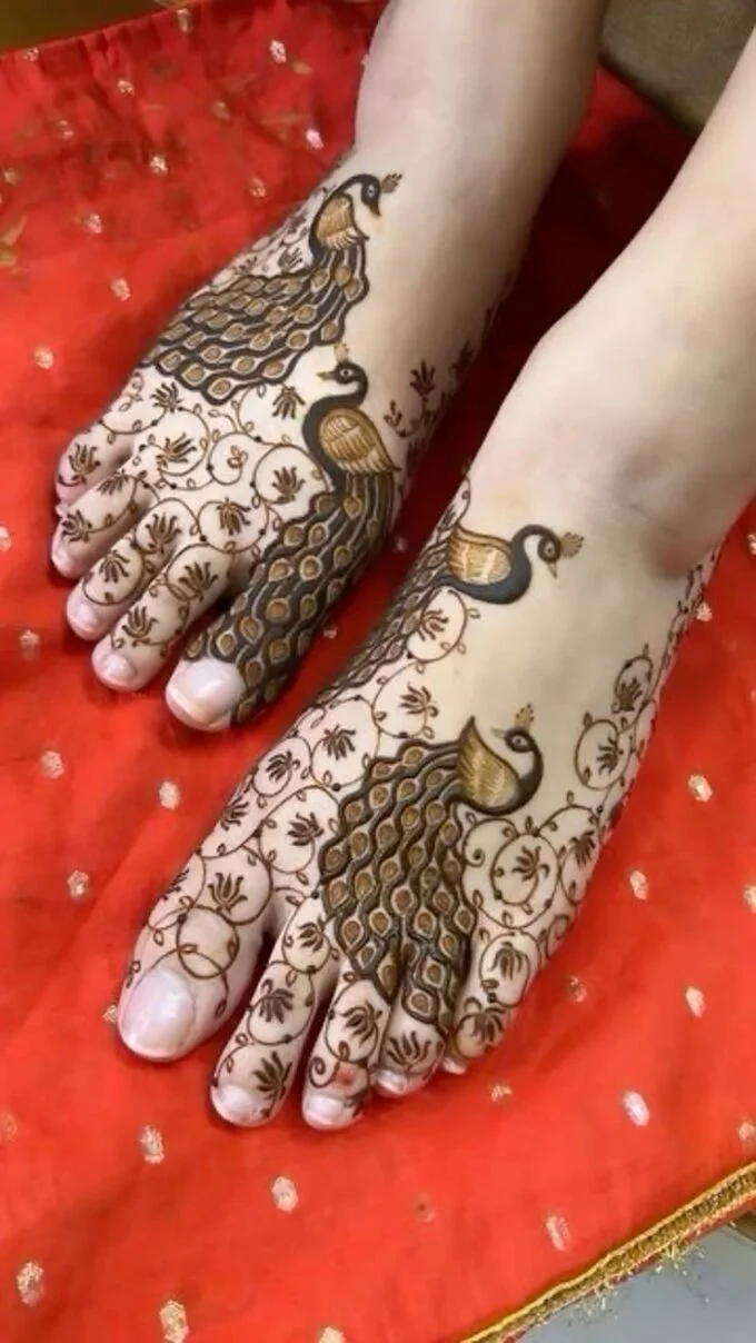 Top 8 Peacock Foot Mehndi Designs