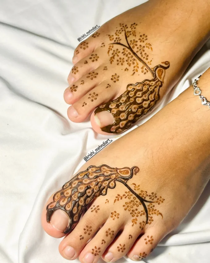 Top 8 Peacock Foot Mehndi Designs